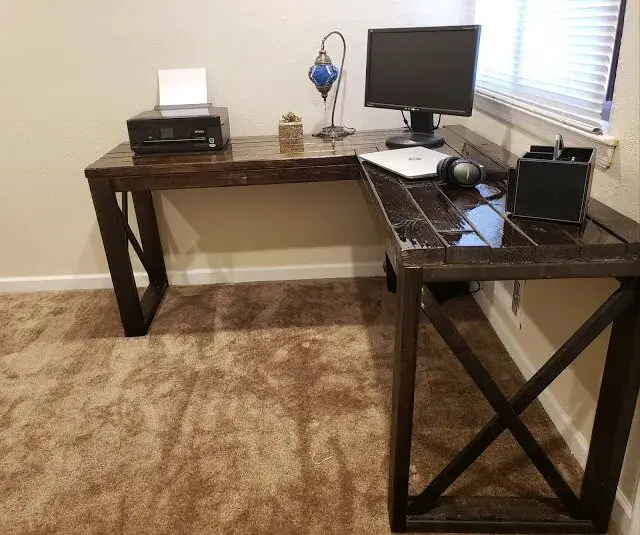 DIY L-Shaped Office Desk Using 2x4s