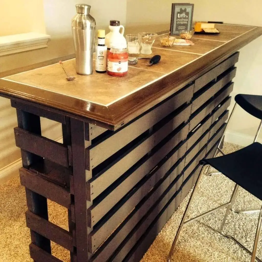 Build A Discarded Pallet Indoor Bar