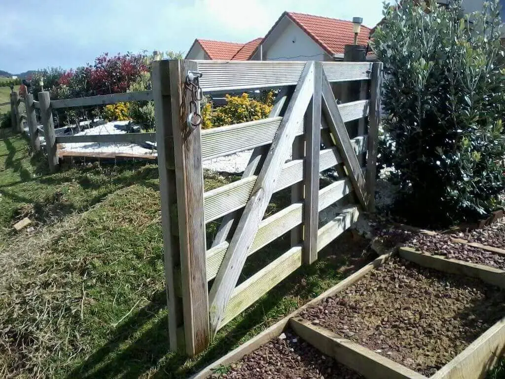 DIY A Simple Garden Gate