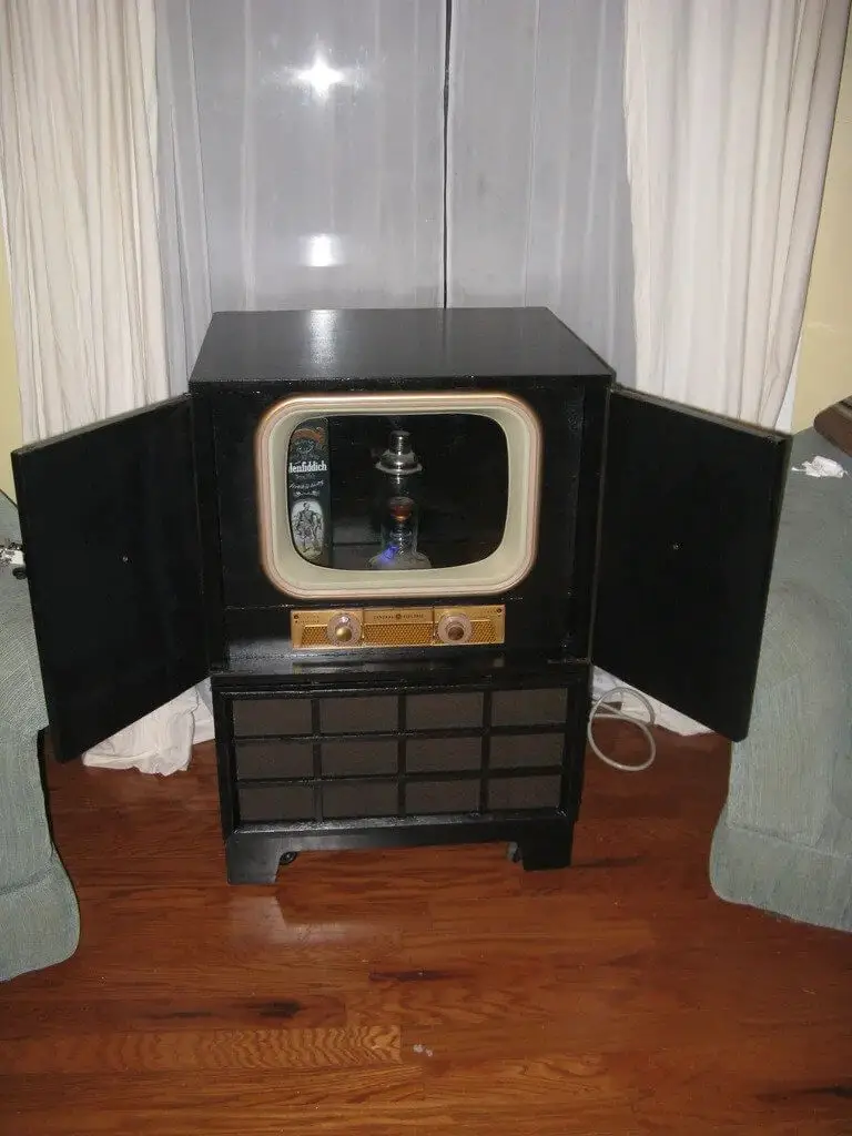 DIY Old Console TV To A Bar Cabinet