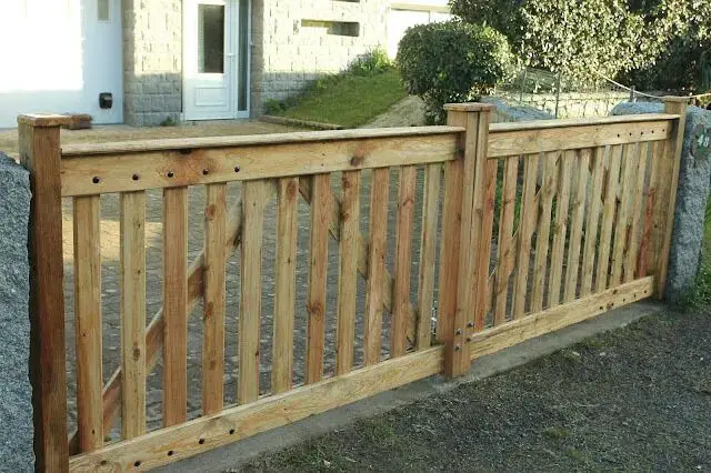DIY Pallet Wood Driveway Gate