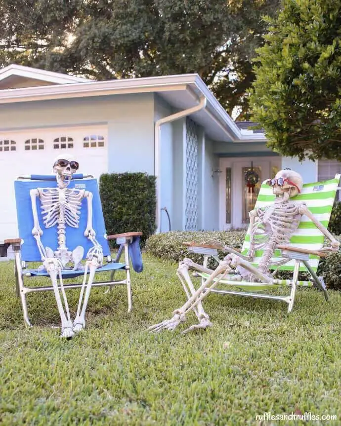 DIY Skeleton Lawn Decorator