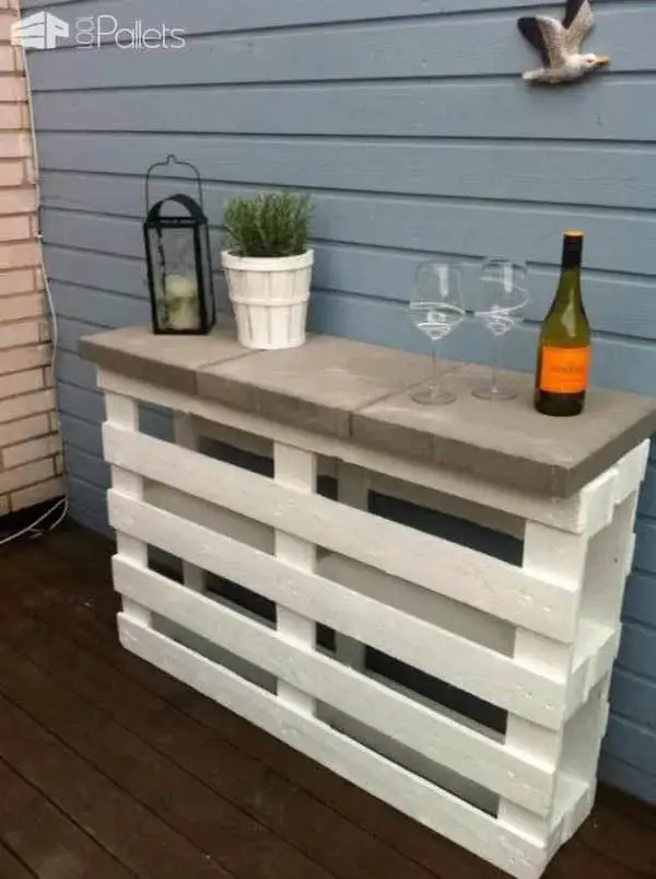 Easy Outdoor Pallet Bar Made Using 2 Pallets
