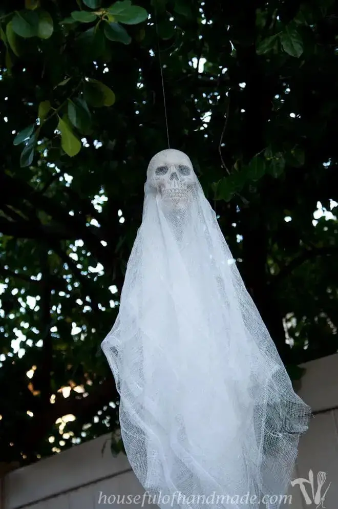Easy Spooky Skull Ghosts DIY