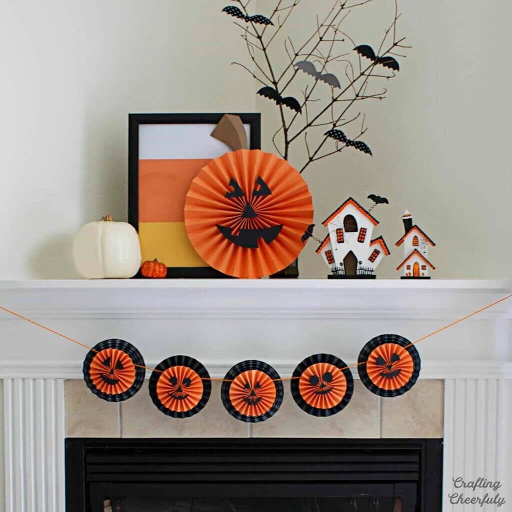 DIY Paper Pumpkin Wreath For Halloween