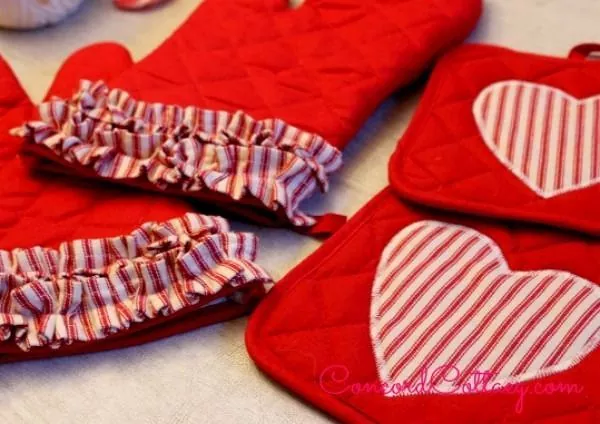 Dollar Store Oven Mitts & Pot Holders With Hearts & Ruffles