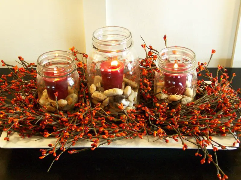 Quick and Easy Berry Garland Centerpiece